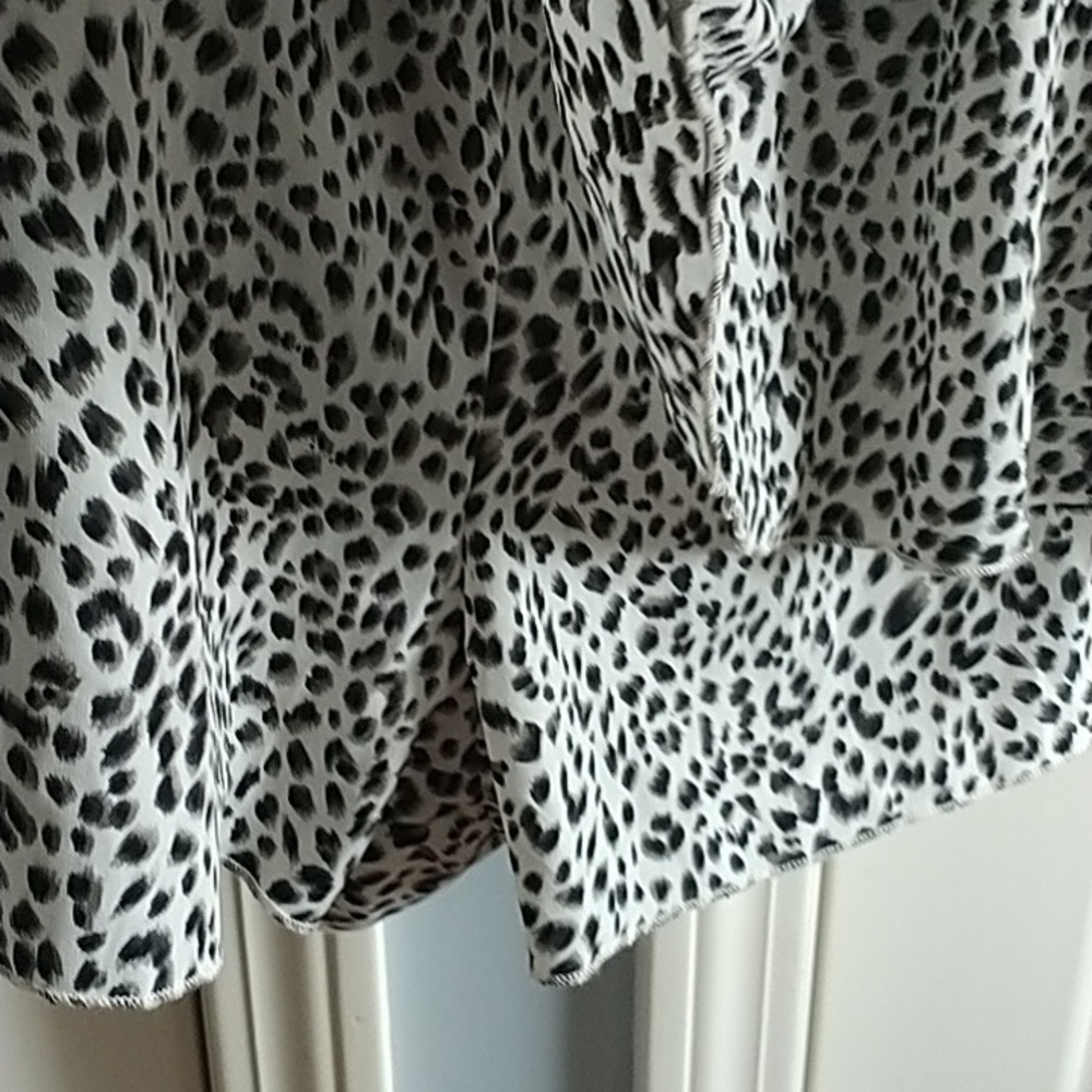 Simplee Plus Step Into Romper Abstract Animal Print 3X - Picture 6 of 12